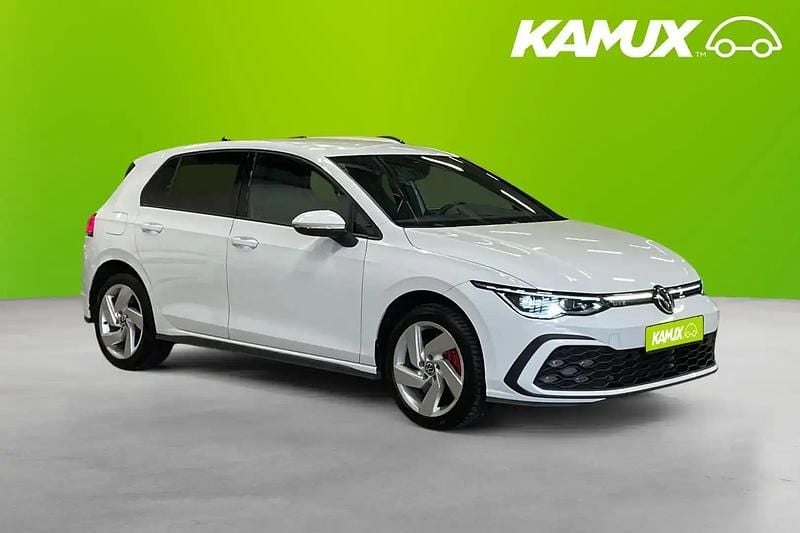Vit Begagnad 2021 VW Golf VIII GTE Halvkombi | 284 900 kr (Marknadspris) - Bild 1/4