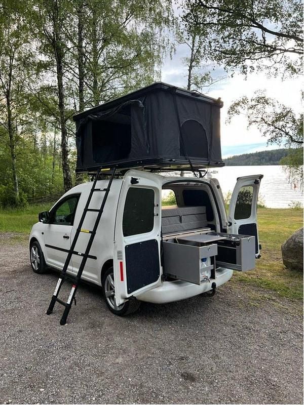 Vit Begagnad 2012 VW Caddy Minibuss | 119 000 kr - Bild 1/4