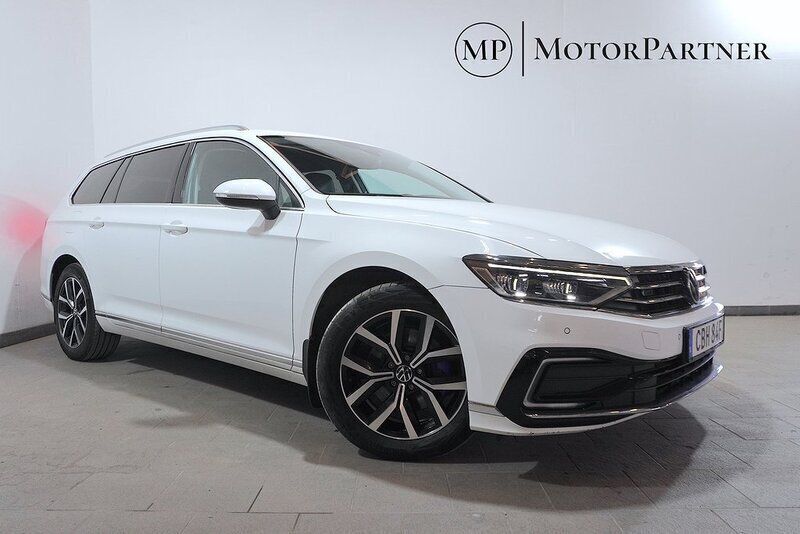 Vit Begagnad 2021 VW Passat GTE Kombi | 239 900 kr (Marknadspris) - Bild 1/4