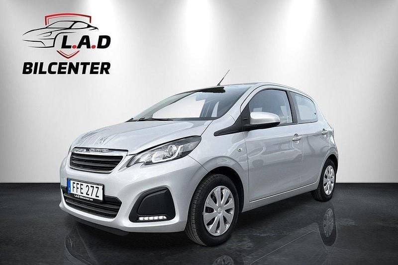 Grå Begagnad 2020 Peugeot 108 Halvkombi | 100 000 kr (Marknadspris) - Bild 1/4
