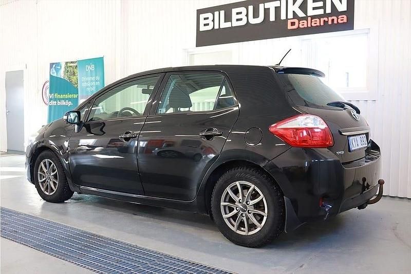 Begagnad Toyota Auris 90 HK (66 kW) 2010 Svart Halvkombi