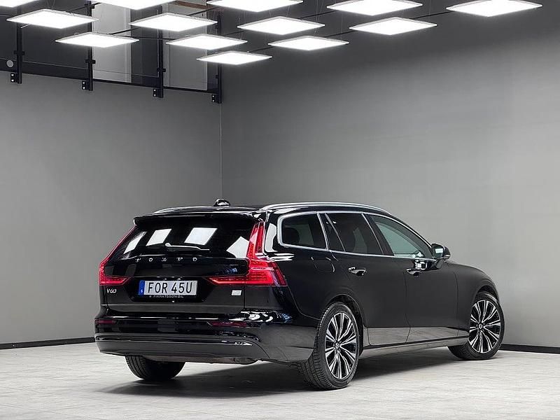 Begagnad Volvo V60 253 HK (186 kW) 2022 Svart Kombi