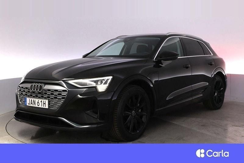 Svart Begagnad 2023 Audi Q8 e-tron Performance SUV | 649 900 kr (Marknadspris) - Bild 1/4