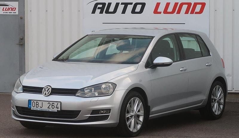 Silver (silvermetallic) Begagnad 2013 VW Golf VII Halvkombi | 69 900 kr (Dyr) - Bild 1/4