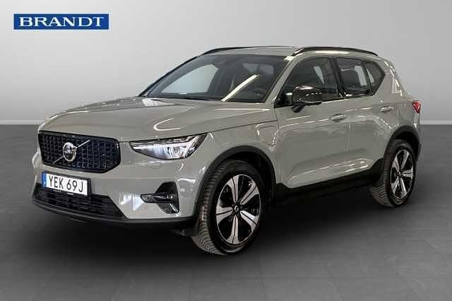 Begagnad Volvo XC40 210 HK (154 kW) 2023 Grön SUV
