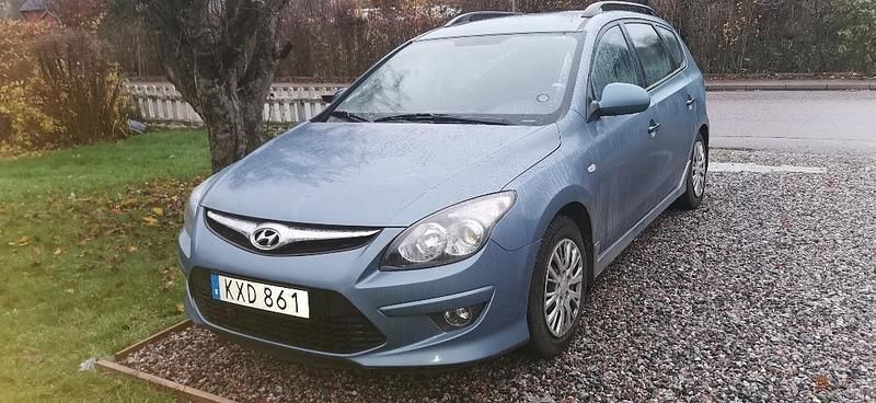 Blå Begagnad 2011 Hyundai i30 Kombi | 34 999 kr (Lite dyr) - Bild 1/4