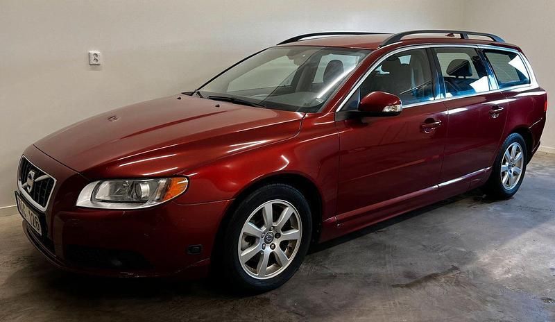 Röd Begagnad 2011 Volvo V70 Momentum Kombi | 66 900 kr (Bra pris) - Bild 1/4
