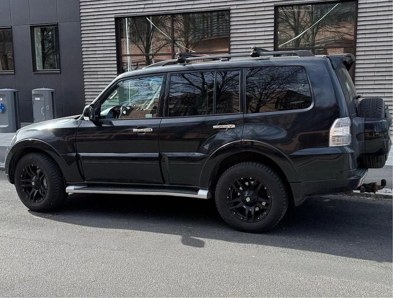 Svart Begagnad 2013 Mitsubishi Pajero SUV | 132 000 kr (Superpris) - Bild 1/2