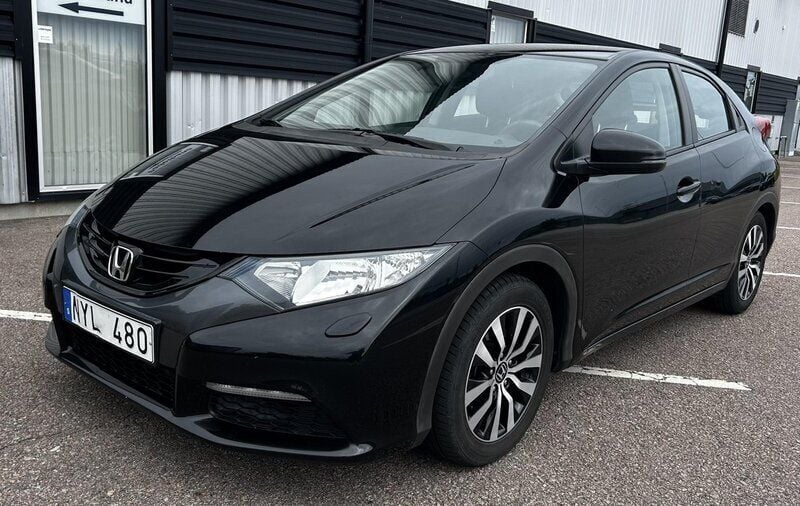 Svart Begagnad 2013 Honda Civic Elegance Halvkombi | 71 900 kr (Bra pris) - Bild 1/4