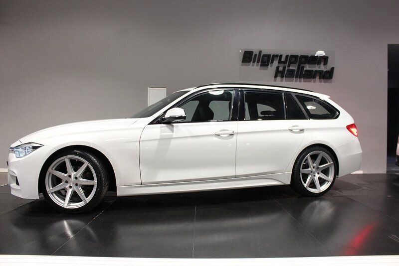 Vit (alpin vit ) Begagnad 2018 BMW 320 M Sport Kombi | 209 900 kr (Lite dyr) - Bild 1/3