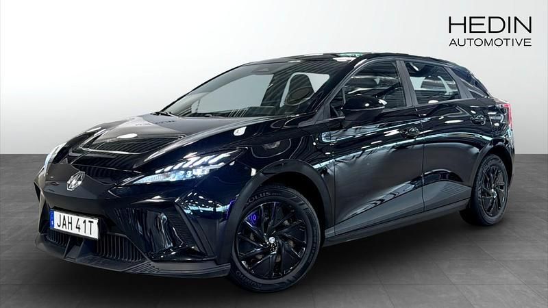 Svart (black) Begagnad 2023 MG MG4 EV Halvkombi | 254 900 kr (Marknadspris) - Bild 1/4