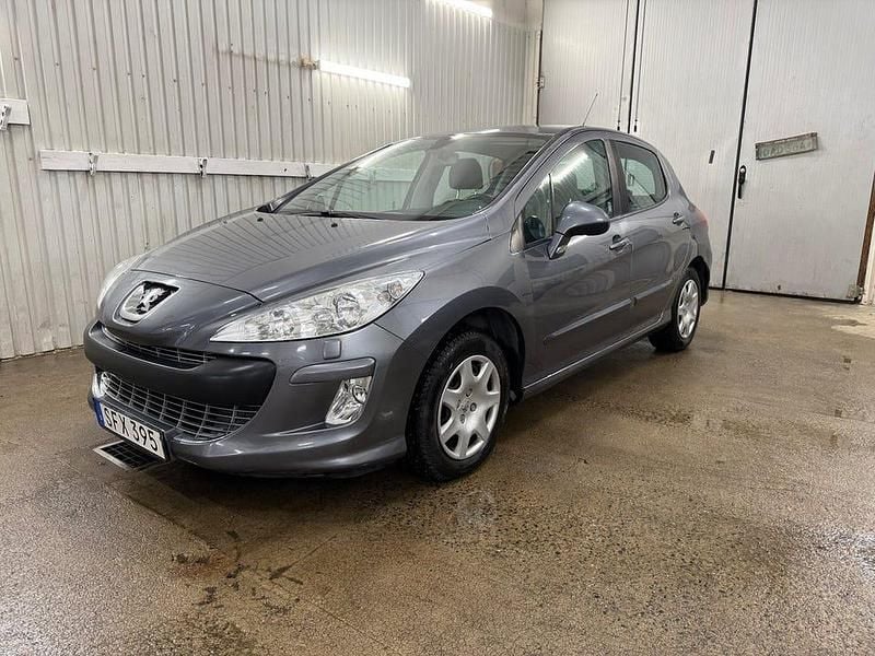 Grå Begagnad 2009 Peugeot 308 Halvkombi | 49 900 kr (Marknadspris) - Bild 1/4