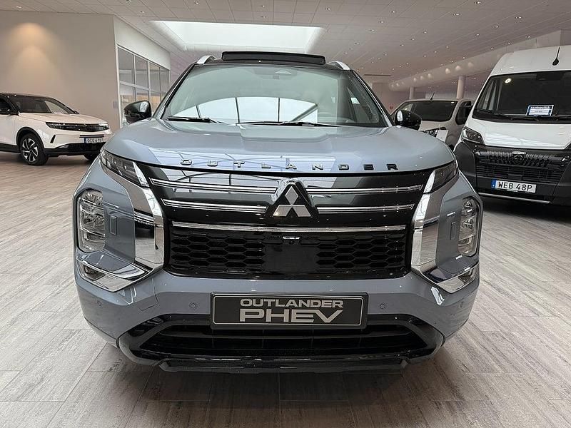 Ny Mitsubishi Outlander P-HEV Edition 251 HK (184 kW) 2025 Vit solid SUV