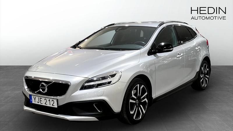 Silver Begagnad 2016 Volvo V40 Summum Halvkombi | 199 900 kr (Lite dyr) - Bild 1/4