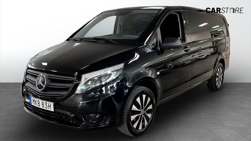 Svart (black) Begagnad 2022 Mercedes Vito Minibuss | 429 900 kr (Marknadspris) - Bild 1/4