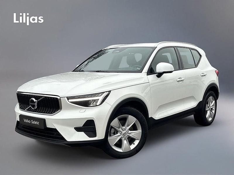 Vit Begagnad 2024 Volvo XC40 Core SUV | 354 900 kr (Bra pris) - Bild 1/3