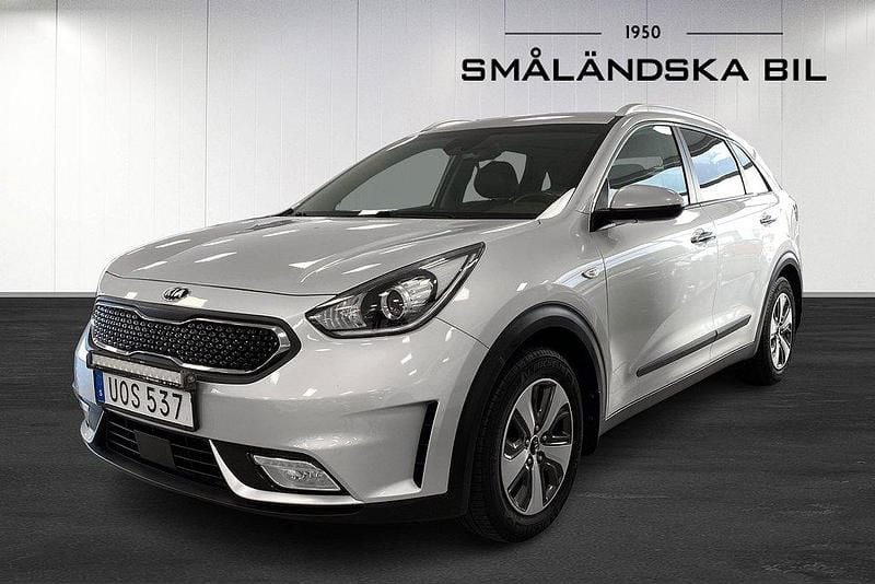 Grå Begagnad 2017 Kia Niro Advance SUV | 149 000 kr (Marknadspris) - Bild 1/4