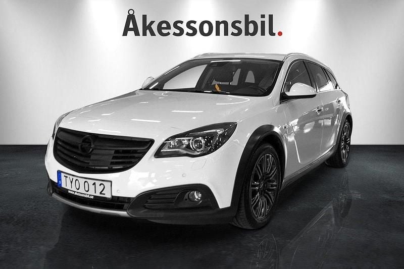 Vit Begagnad 2016 Opel Insignia Country Tourer Kombi | 159 000 kr - Bild 1/4