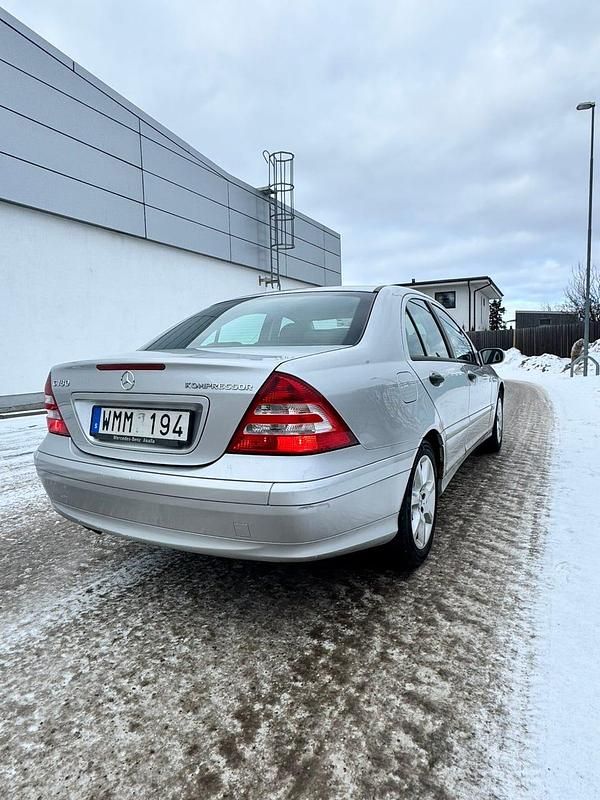 Begagnad Mercedes C180 143 HK (105 kW) 2005