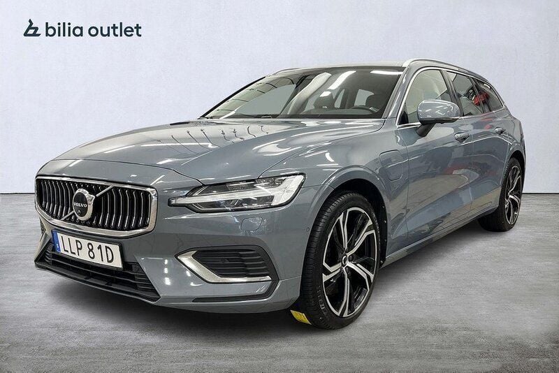 Grå Begagnad 2022 Volvo V60 Core Kombi | 329 900 kr (Marknadspris) - Bild 1/3