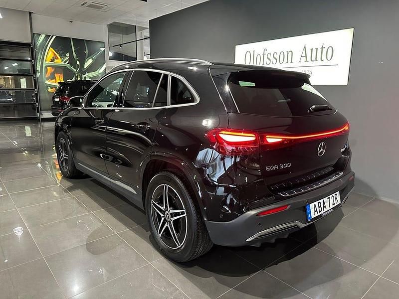 Begagnad Mercedes EQA300 Advanced 167 kW (228 HK) 2025 Kosmossvart metallic SUV
