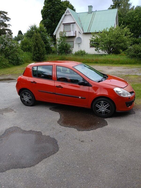 Begagnad 2006 Renault Clio III Halvkombi | 6 000 kr - Bild 1/4