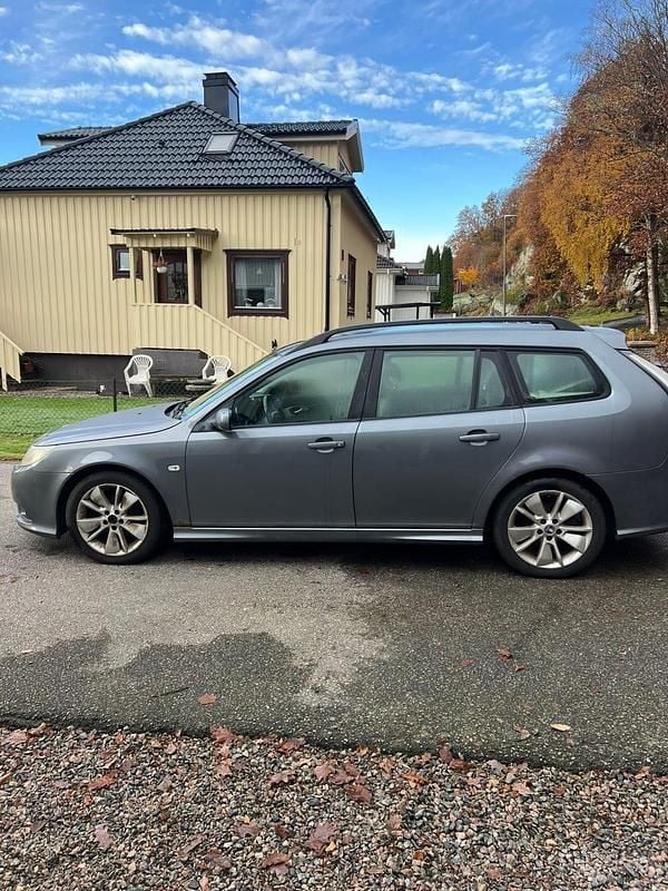 Grå Begagnad 2008 Saab 9-3 Kombi | 27 000 kr (Marknadspris) - Bild 1/4
