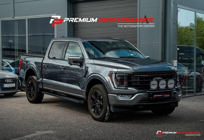 Grå Begagnad 2023 Ford F-150 Lariat Pickup | 869 900 kr (Marknadspris) - Bild 1/4