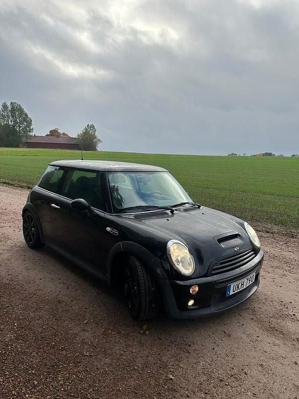 Begagnad 2004 Mini Cooper S Halvkombi | 34 000 kr (Marknadspris) - Bild 1/4