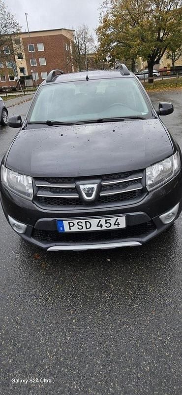 Svart Begagnad 2014 Dacia Sandero Stepway Halvkombi | 47 000 kr (Bra pris) - Bild 1/4