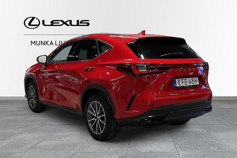 Begagnad Lexus NX350h Business Edition 242 HK (177 kW) 2023 Röd SUV