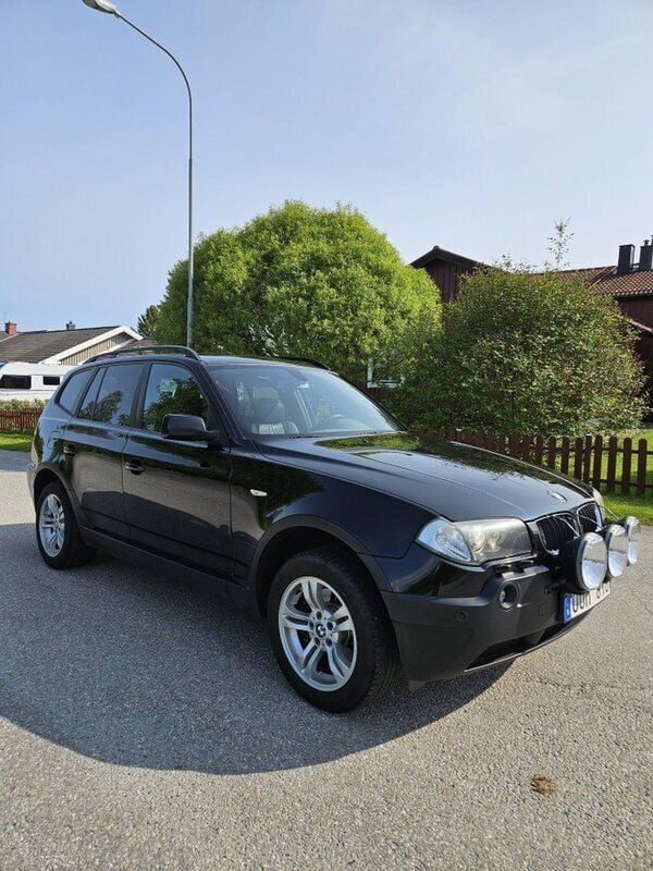 Svart Begagnad 2004 BMW X3 SUV | 40 000 kr - Bild 1/4
