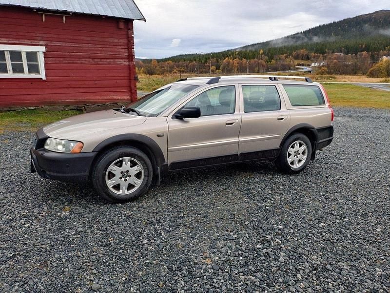 Brun Begagnad 2005 Volvo XC70 Kombi | 44 000 kr (Marknadspris) - Bild 1/4