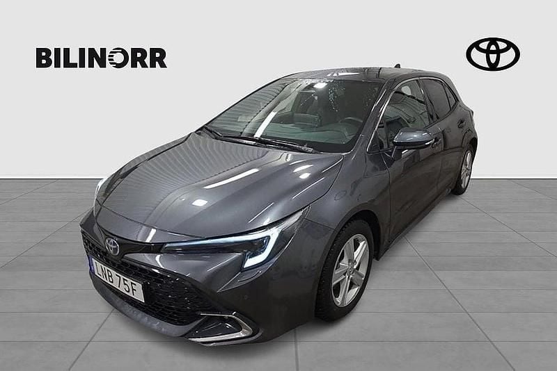 Begagnad Toyota Corolla Hybrid Style 141 HK (103 kW) 2024 Mörkgrå Halvkombi