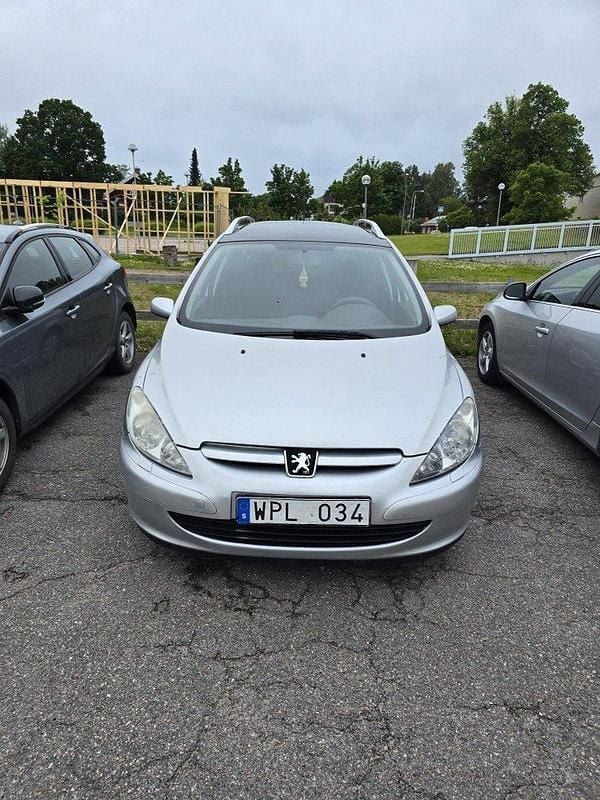 Grå Begagnad 2005 Peugeot 307 Kombi | 29 000 kr (Marknadspris) - Bild 1/4
