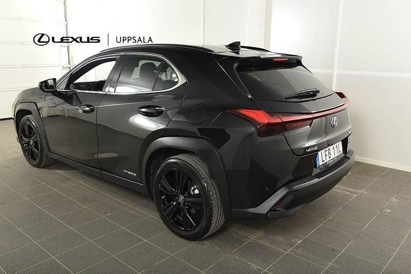 Begagnad Lexus UX 250h Sport Line 152 HK (111 kW) 2022 Svart SUV