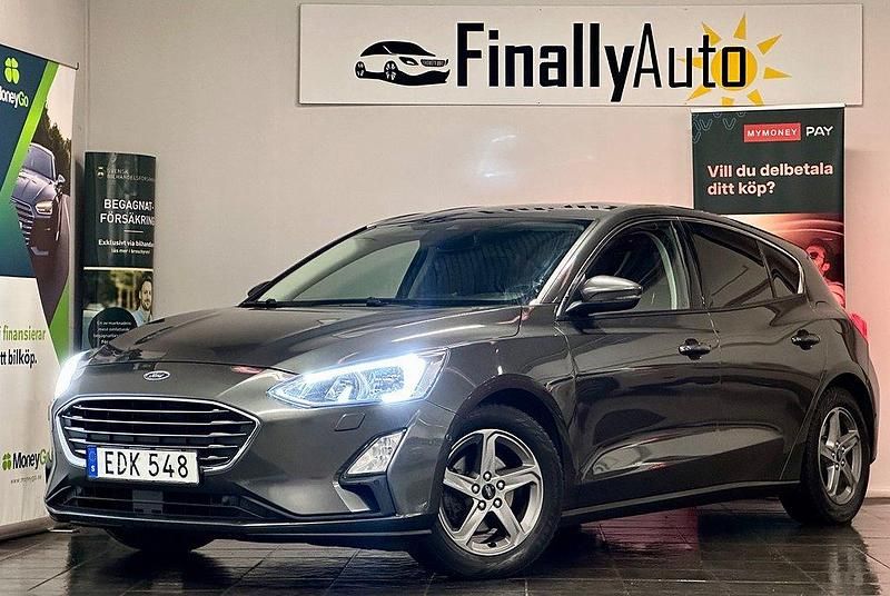 Grå Begagnad 2018 Ford Focus Titanium Halvkombi | 109 900 kr (Marknadspris) - Bild 1/4