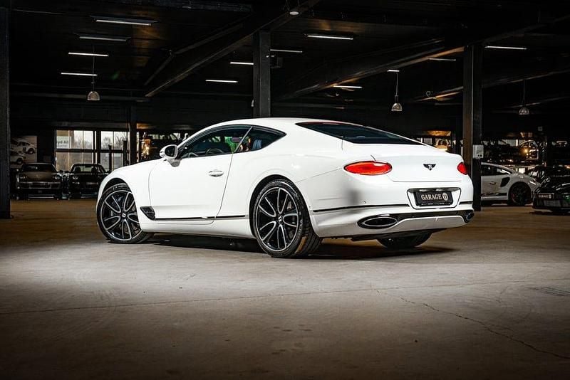 Begagnad Bentley Continental GT 635 HK (467 kW) 2019 Vit Sportkupé