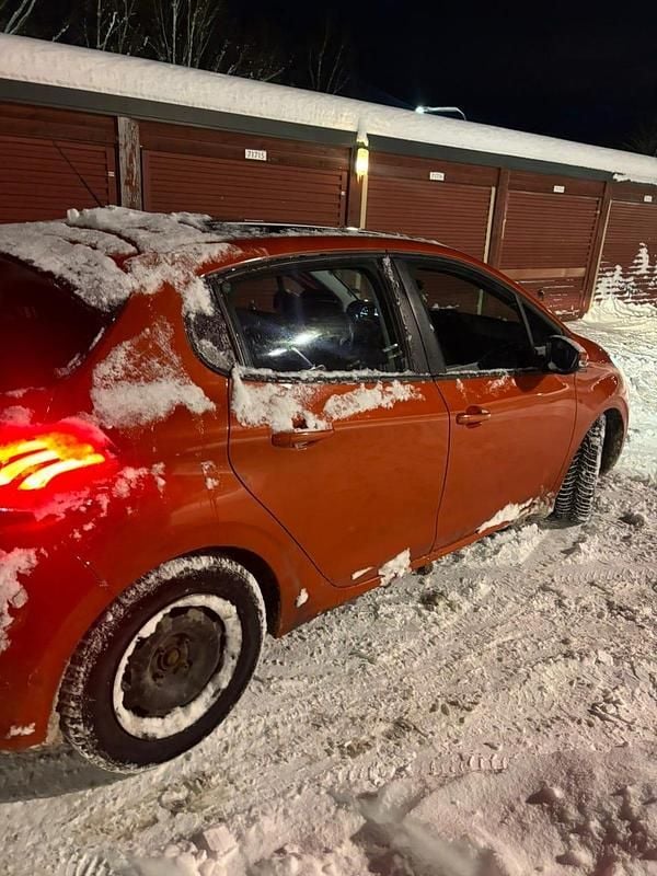 Begagnad Peugeot 208 83 HK (61 kW) 2019 Halvkombi