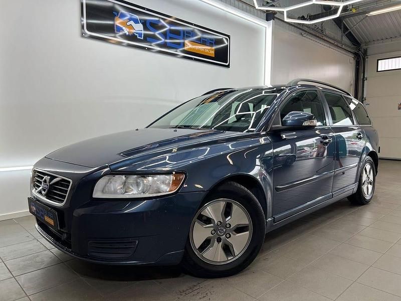 Blå Begagnad 2010 Volvo V50 Kinetic Kombi | 49 900 kr (Marknadspris) - Bild 1/4