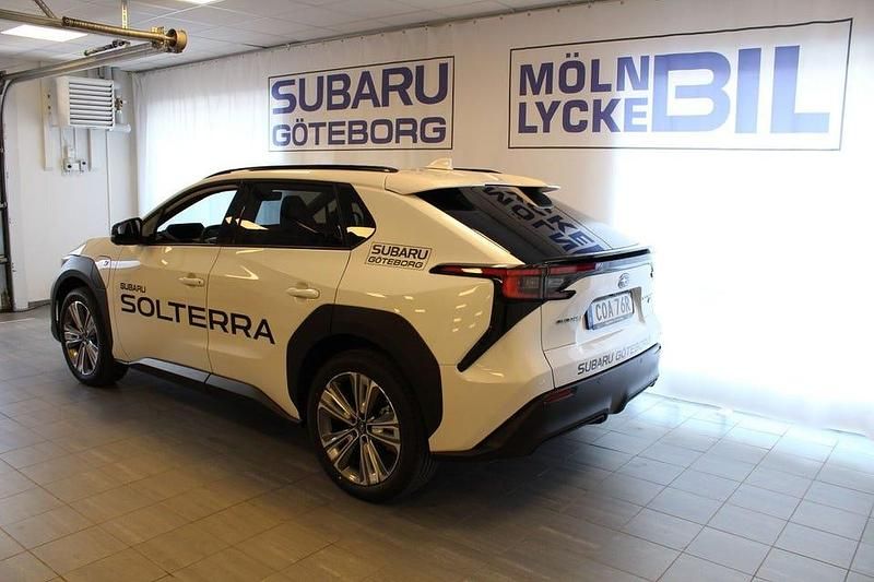 Begagnad Subaru Solterra 160 kW (218 HK) 2023 Vit SUV