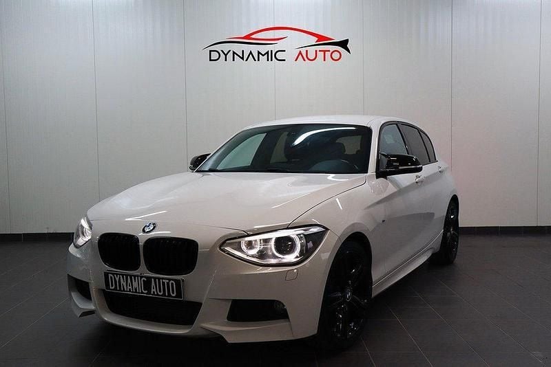 Vit Begagnad 2015 BMW 118 M Sport Halvkombi | 159 900 kr (Bra pris) - Bild 1/4