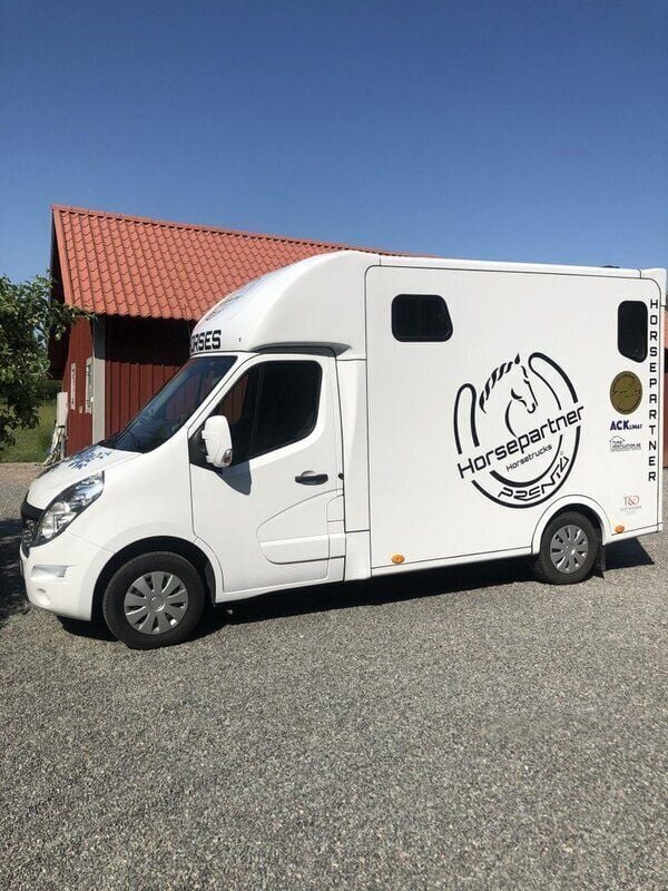 Vit Begagnad 2018 Renault Master Van | 499 999 kr - Bild 1/4