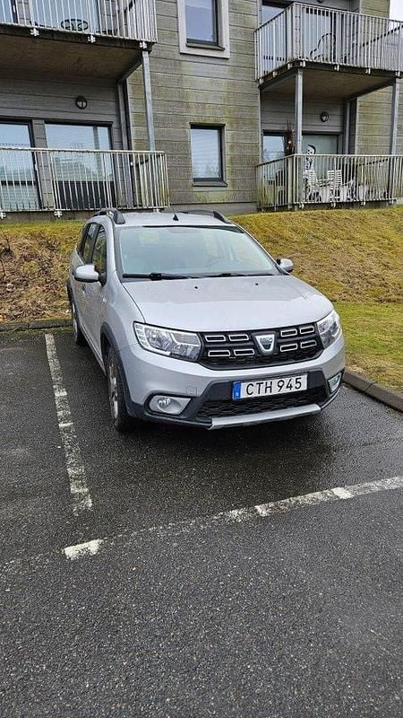 Silver Begagnad 2018 Dacia Logan MCV Stepway Kombi | 88 000 kr (Bra pris) - Bild 1/4
