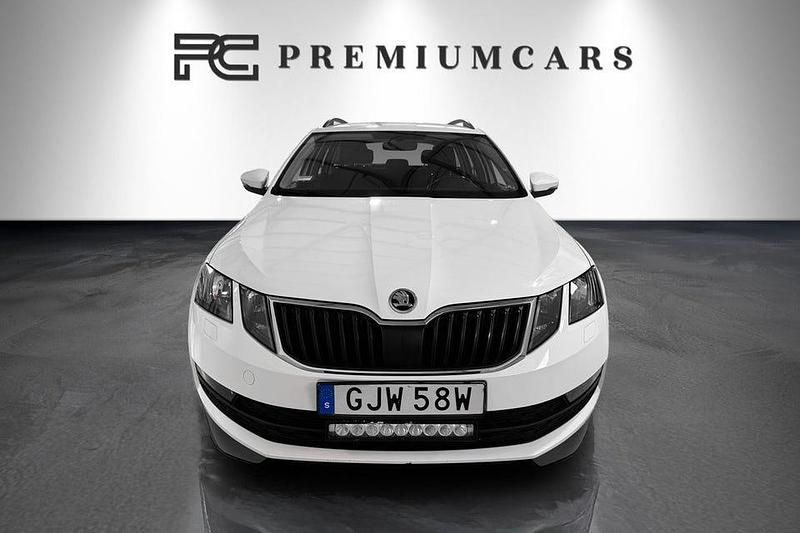 Begagnad Skoda Octavia Ambition 116 HK (85 kW) 2019 Vit Kombi
