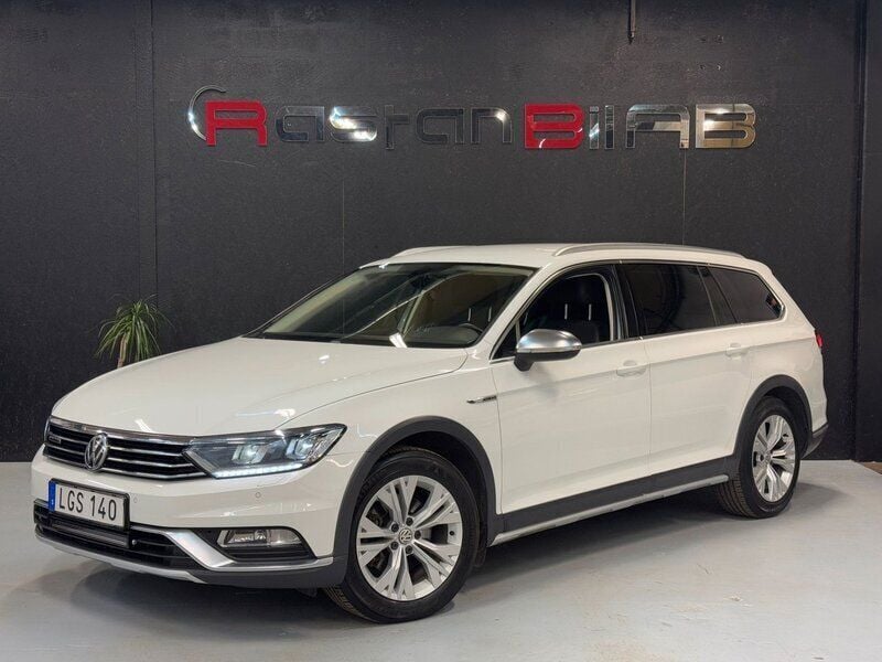 Vit Begagnad 2015 VW Passat Alltrack Kombi | 149 000 kr (Dyr) - Bild 1/4