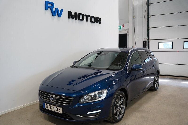 Blå Begagnad 2015 Volvo V60 Ocean Race Kombi | 169 800 kr (Marknadspris) - Bild 1/4