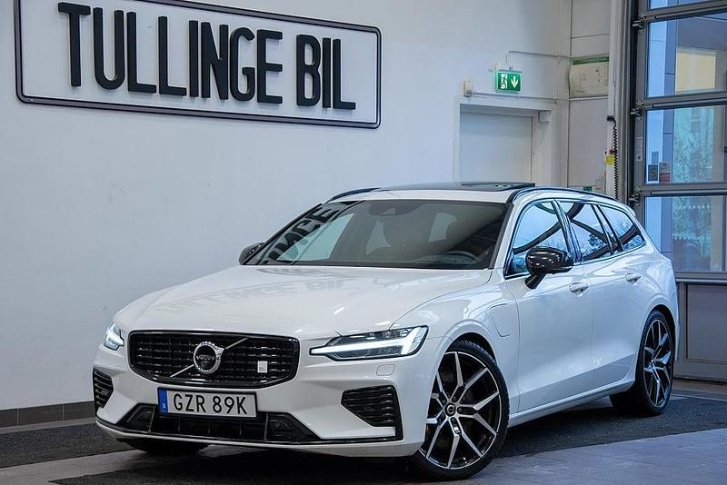 Vit Begagnad 2021 Volvo V60 Kombi | 449 900 kr - Bild 1/4