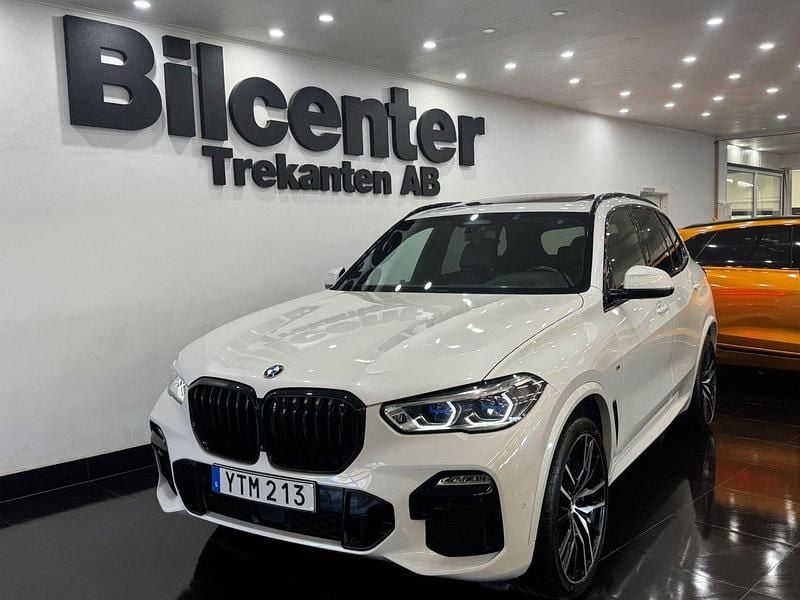 Vit Begagnad 2018 BMW X5 M Sport SUV | 609 900 kr (Lite dyr) - Bild 1/4