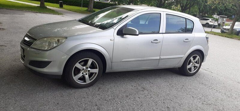 Grå Begagnad 2007 Opel Astra Halvkombi | 18 000 kr (Bra pris) - Bild 1/4